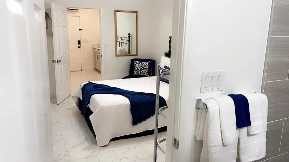 Guest House , 5 Min Away From Las Airport. Las Vegas