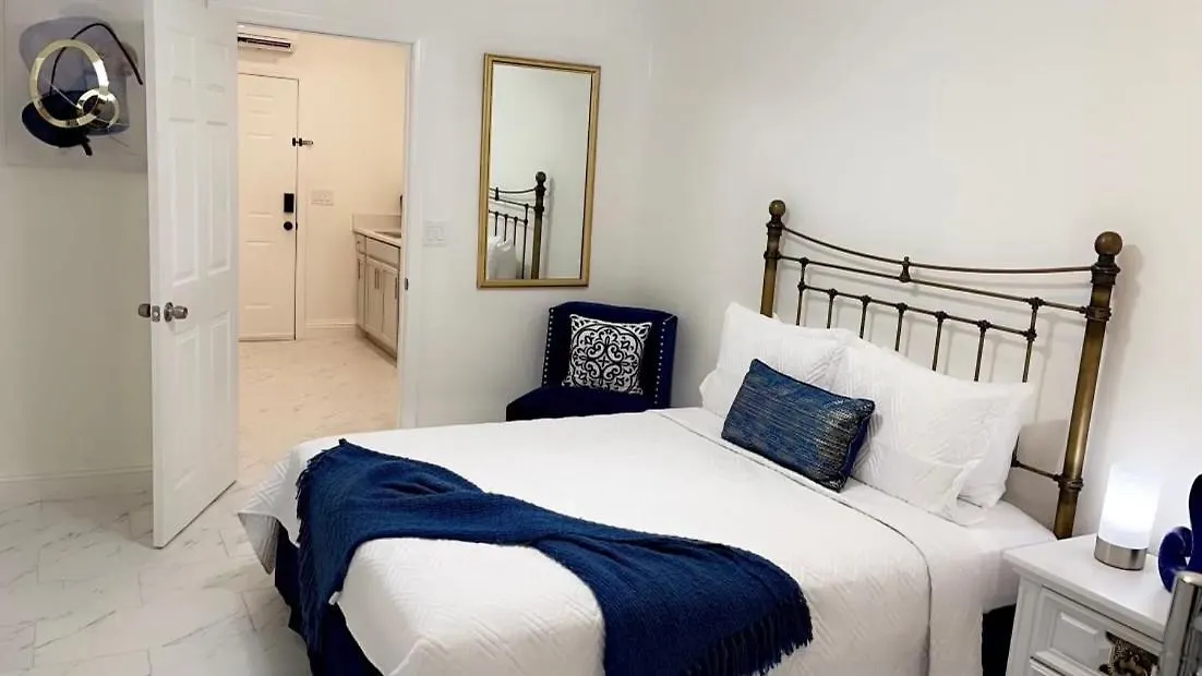 Guest House , 5 Min Away From Las Airport. Las Vegas